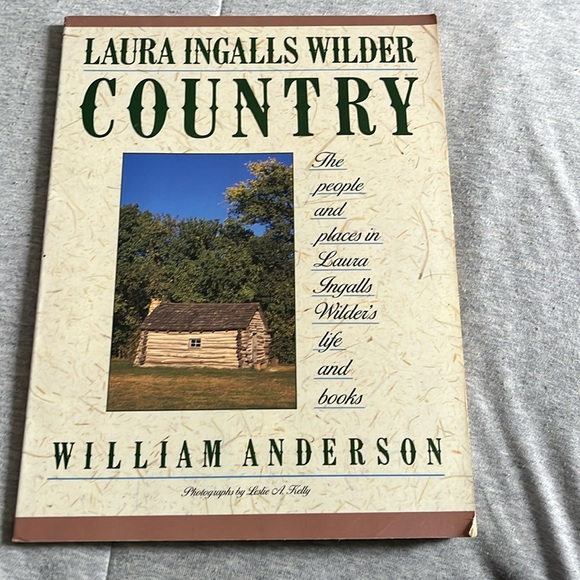 Laura Ingalls Wilder Country soft cover book.Used but in very good condition - Picture 1 of 2